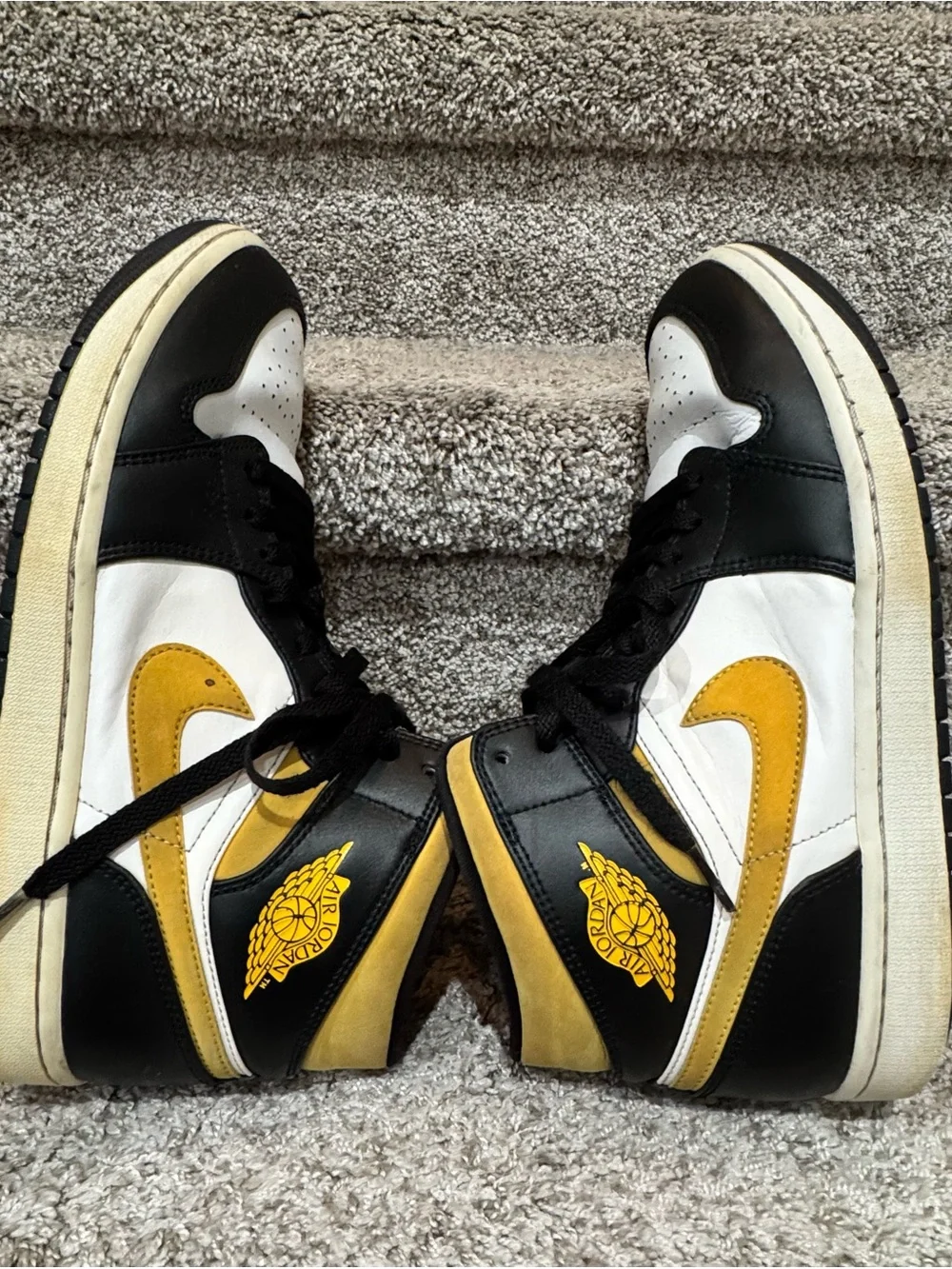 Nike Air Jordan 1 Retro Mid-Top Men’s Black White Gold Shoes Sneakers Size 11.5